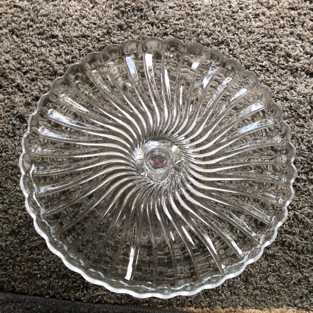 Glass pedestal cake server. - Picture 2 of 4